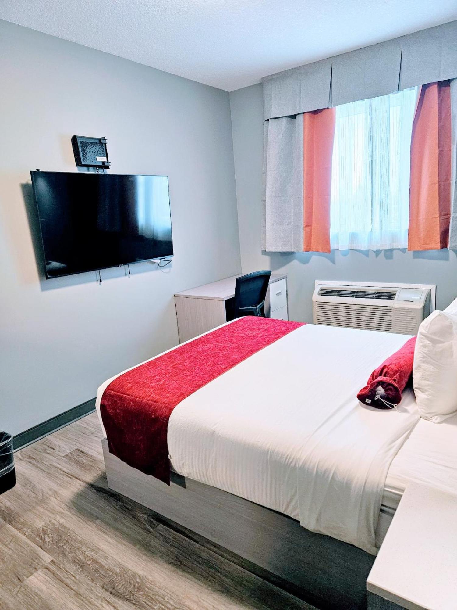 Ramada By Wyndham West Edmonton Hotel & Suites Exterior foto
