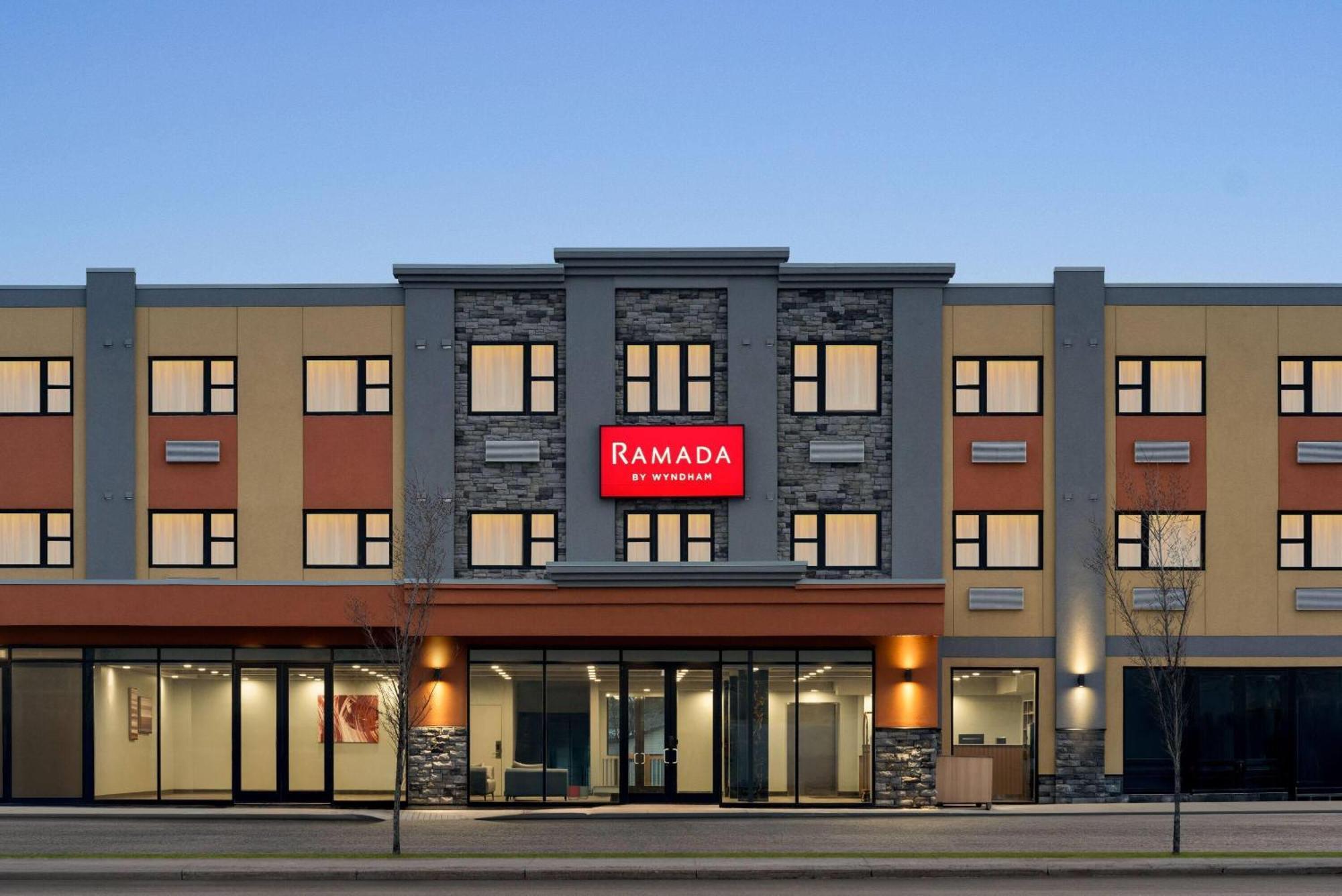 Ramada By Wyndham West Edmonton Hotel & Suites Exterior foto