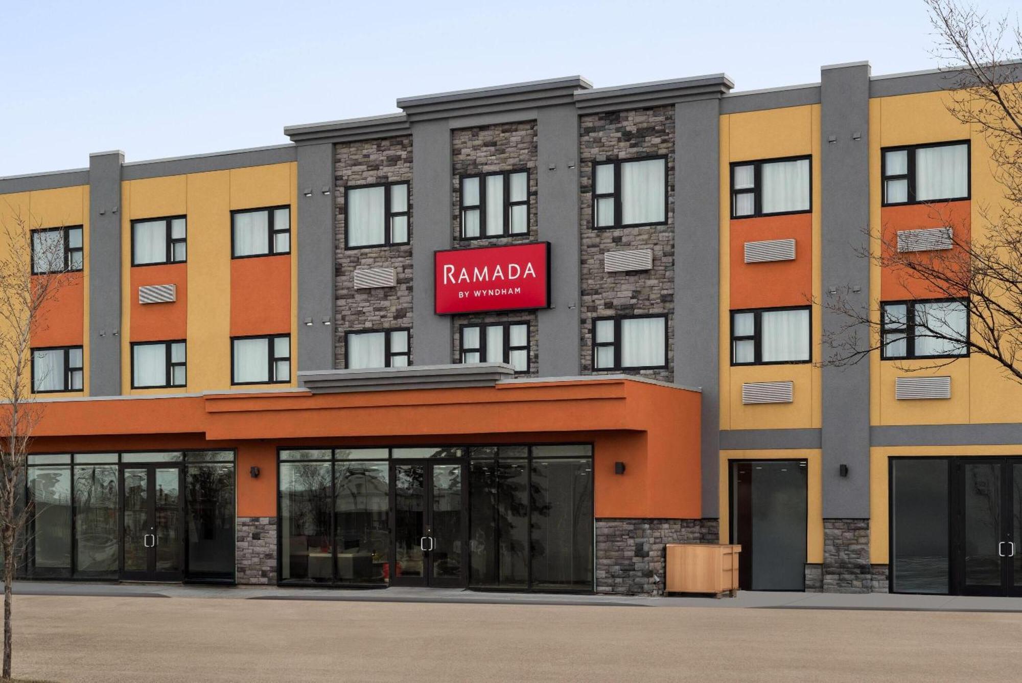 Ramada By Wyndham West Edmonton Hotel & Suites Exterior foto